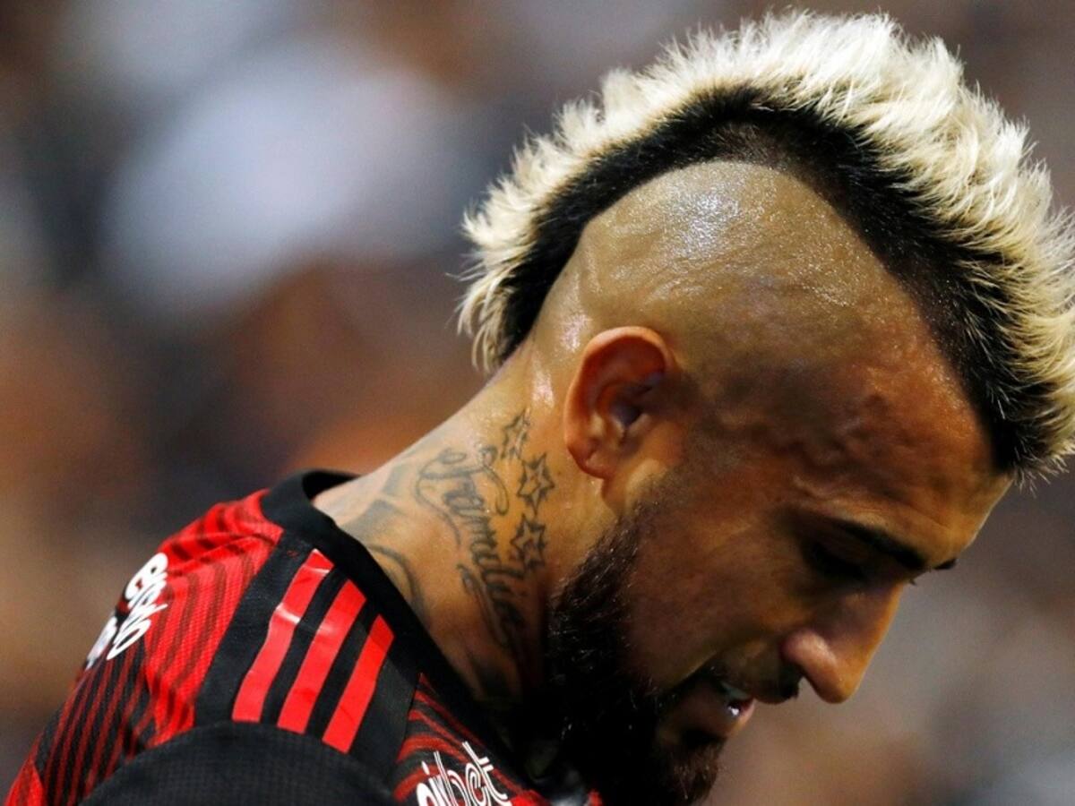«Espectáculo dantesco»: en Brasil destrozan a Arturo Vidal tras el momento de furia que protagonizó en partido del Flamengo