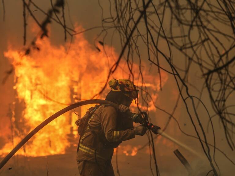 Se mantiene la Alerta Roja en la comuna de Palena por incendio forestal