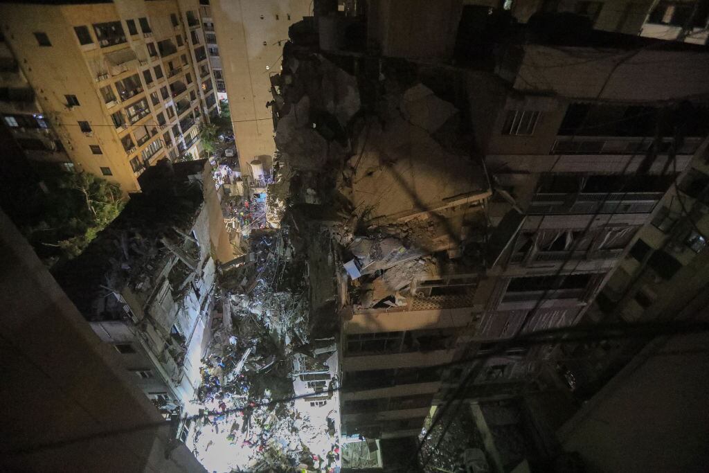 Los graves daños causados a un edificio de la ciudad de Beirut, luego de un ataque aéreo de Israel sobre el Líbano.