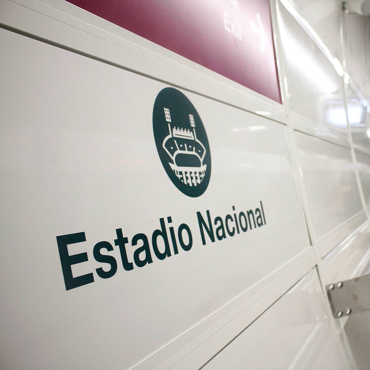 Beneficio para los hinchas: Metro de Santiago anunció extensión de horario por partido de la U en el Nacional