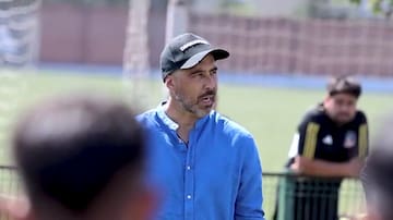 “La leyenda regresó a casa”: Claudio Bravo visita el Monumental y comparte con juveniles de Colo Colo