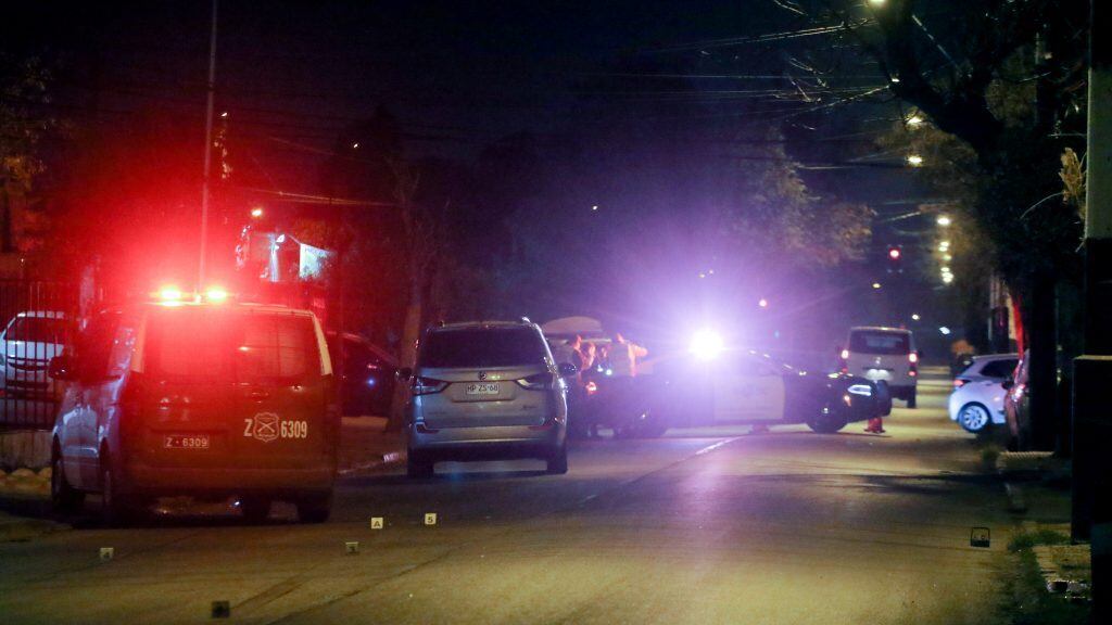 5 de Agosto del 2019/SANTIAGOLa SIAT de Carabineros trabaja en las pericias de un accidente de tránsito que involucró a un furgón de la 60 comisaría de metro y a un vehículo particular, quienes colisionaron en avenida lo ovalle, en la comuna de Lo Espejo.
FOTO: HANS SCOTT/AGENCIAUNO