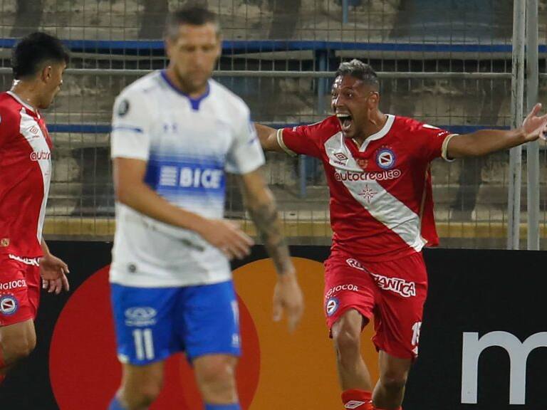 RESUMEN | Argentinos Jrs fue superior a la UC y la derrotó en Copa Libertadores