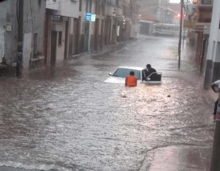 Graves inundaciones por un temporal en Sucre