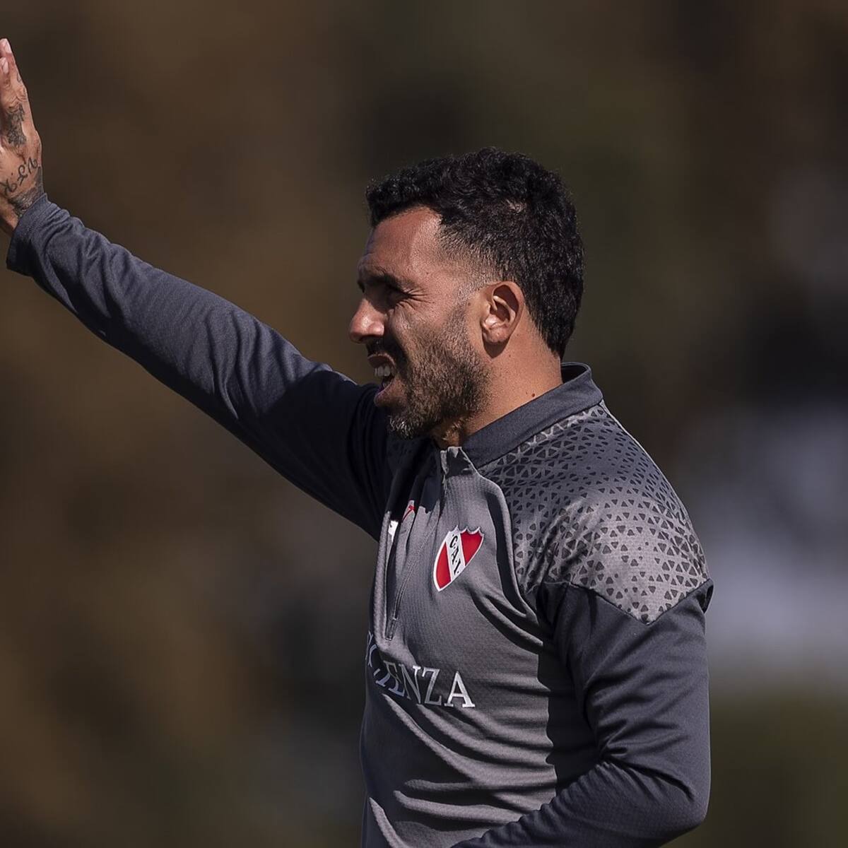 “Dolor en el pecho”: Carlos Tevez causa preocupación en Argentina por inesperado problema de salud