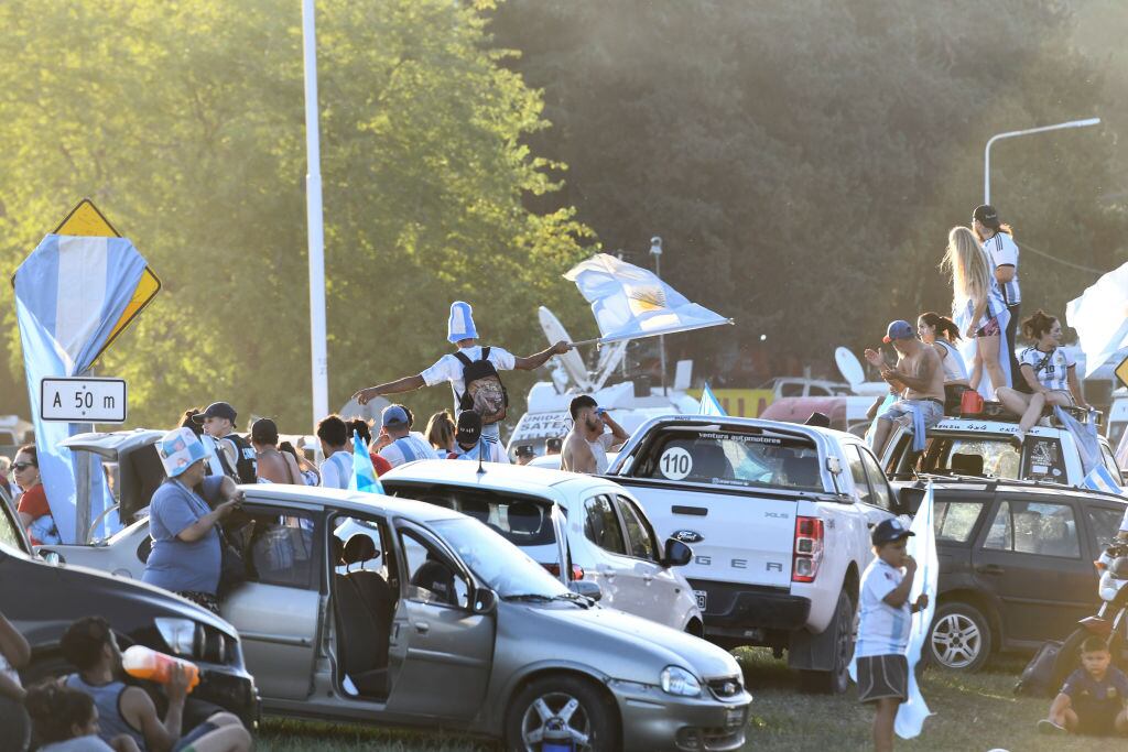 Los hinchas argentinos llegan hasta Ezeiza