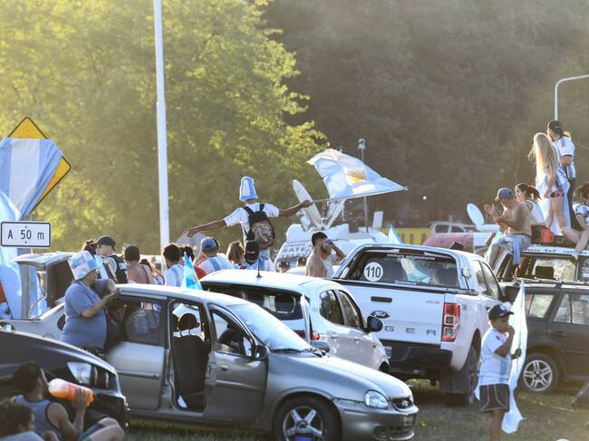 Los hinchas argentinos llegan hasta Ezeiza