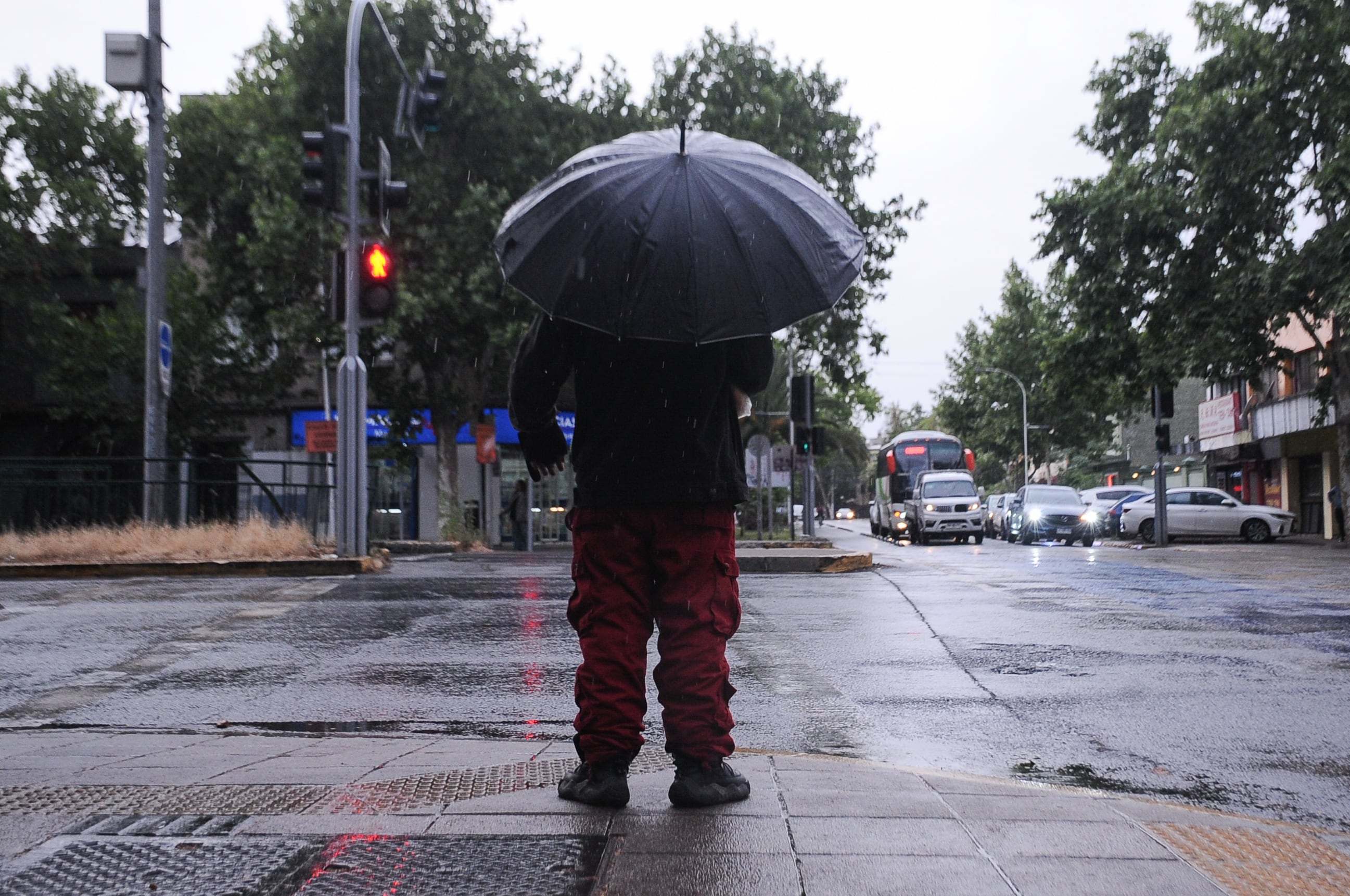 Lluvia llega a Santiago hoy: a esta hora comienza el temporal en la región Metropolitana