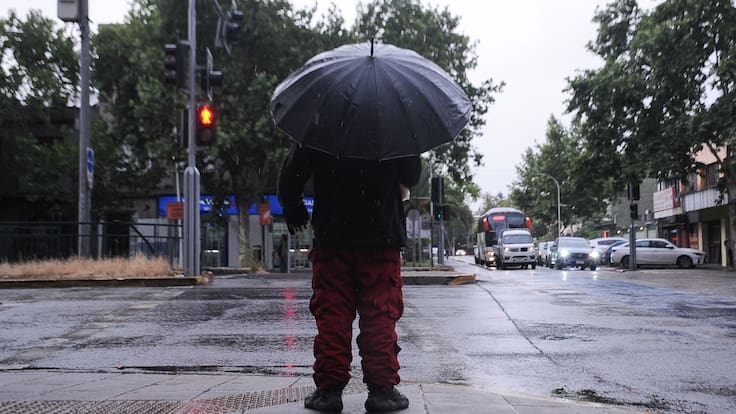 Lluvia llega a Santiago hoy: a esta hora comienza el temporal en la región Metropolitana