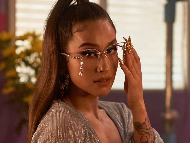 Denise Rosenthal promociona nuevo single con desnudo