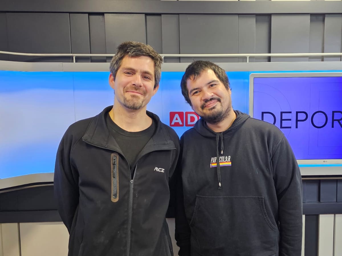 Hay motivos para sonreír: la especial historia de @QueBuenasNoticias, los chilenos que se hicieron virales mostrando que lo positivo también existe