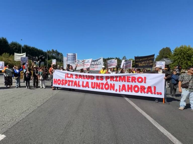 Vecinos de La Unión protestan por retraso en construcción de hospital tras hallazgo arqueológico