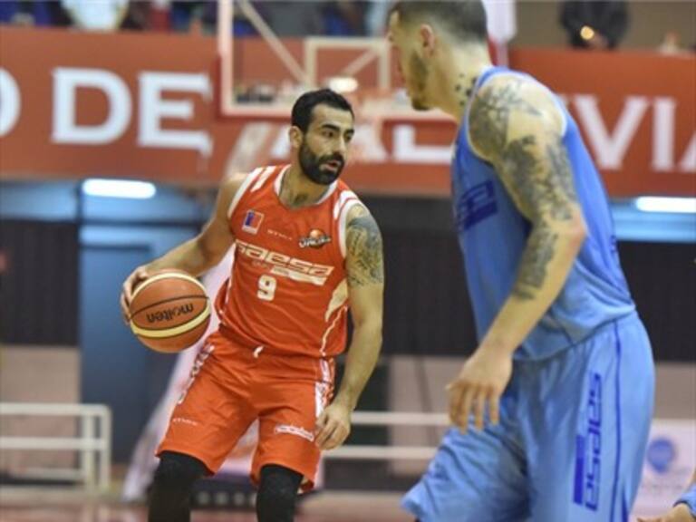 Club Deportivo Valdivia gana intenso partido a Deportes Castro y mantiene liderato de Liga Saesa