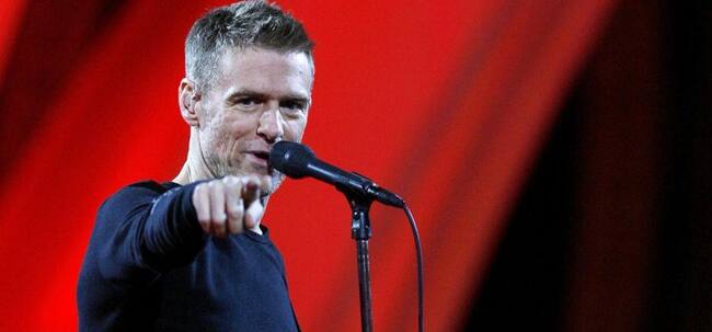 Dentro de una ambulancia: Bryan Adams se contagió nuevamente de covid-19