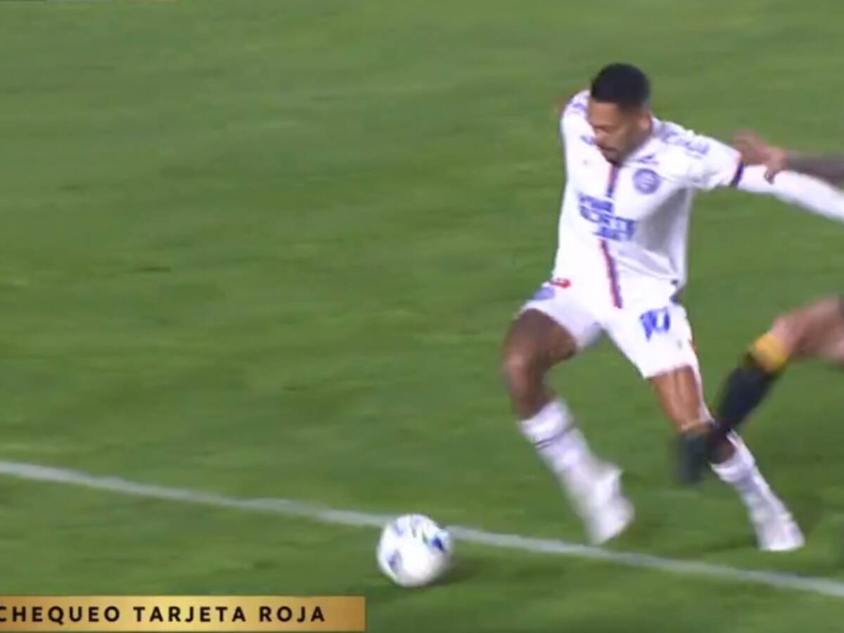 “Lo pudo haber quebrado”: jugador argentino pegó uno de los planchazos más impactantes en lo que va del año