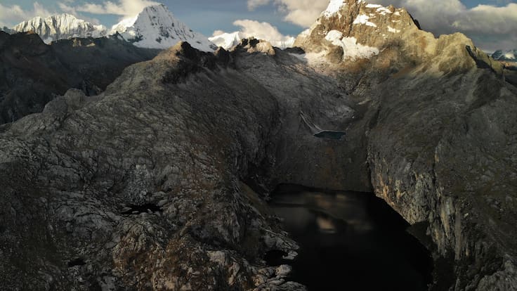 Muere joven chileno mientras escalaba la montaña más alta de Perú: cayó más de 900 metros