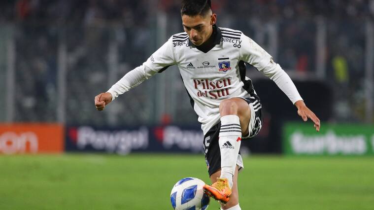 Joan Cruz y su presente en Colo Colo: "Trato de entrenar al 100% para que me llegue la oportunidad de jugar"