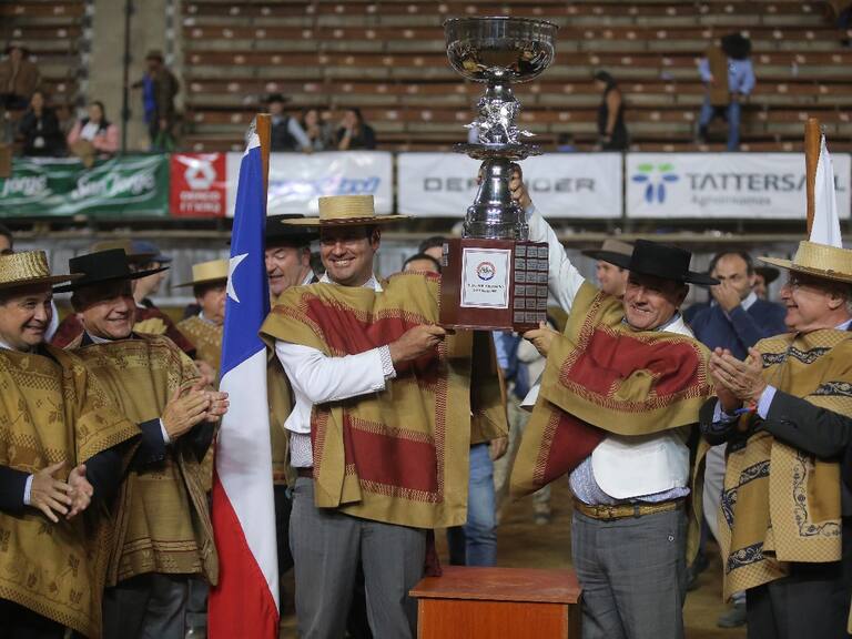 Champion de Chile: Huenchul y Undurraga ganan la edición 75 del Nacional de Rodeo
