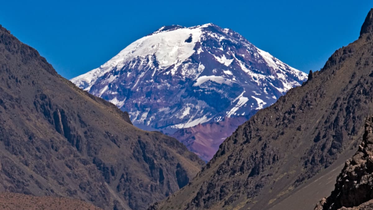 Tras registrar más de 40 temblores: autoridades monitorean actividad del volcán Hudson en Aysén