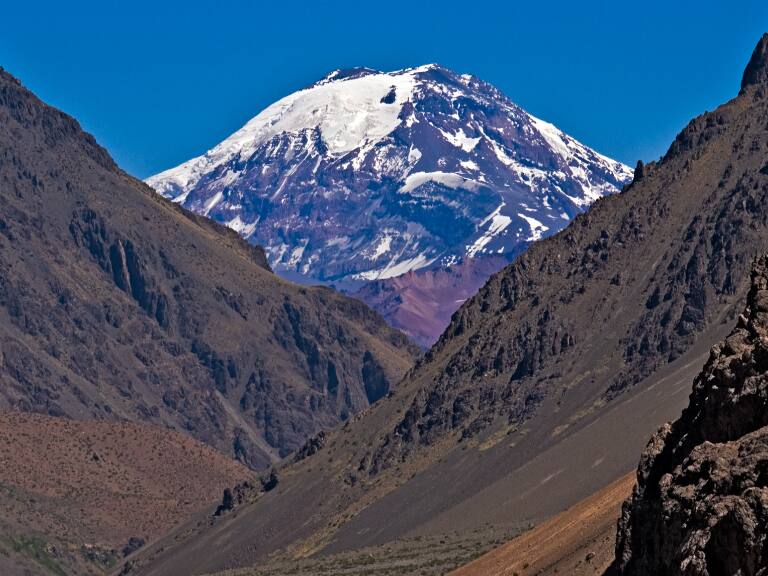 Senapred detecta movimiento sísmico en las inmediaciones del volcán Tupungatito