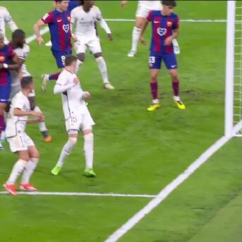 Pedirán repetir el partido: presidente del Barcelona golpea la mesa por supuesto gol no cobrado ante Real Madrid