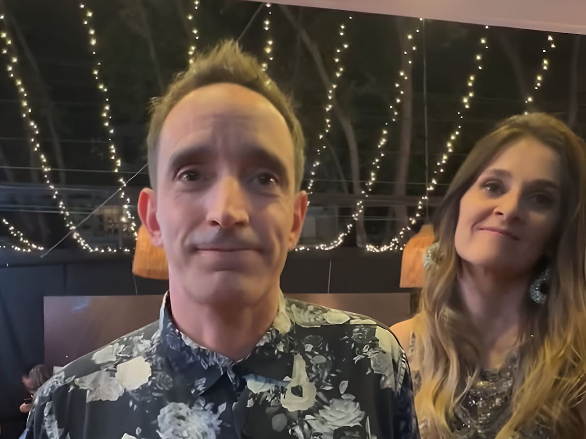 “Tengo derecho a rehacer mi vida”: Nicolás Saavedra llega a los Premios Caleuche 2025 junto a su nueva pareja tras quiebre con Mónica Godoy