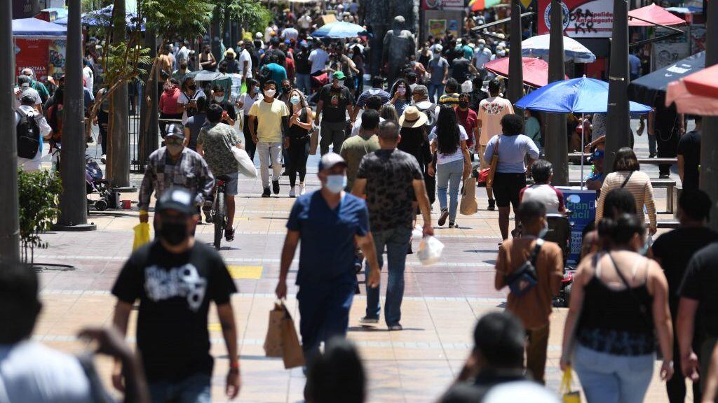 01 DE MARZO 2021 / ANTOFAGASTA Calle Prat aglomerado de personas que realizan sus diligencias ,durante el primer lunes de marzo en pandemia COVID-19 que afecta al país
FOTO CAMILO ALFARO / AGENCIAUNO