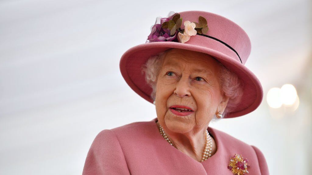 SALISBURY, ENGLAND - OCTOBER 15: Britain's Queen Elizabeth II speaks with staff during a visit to the Defence Science and Technology Laboratory (Dstl) at Porton Down science park on October 15, 2020 near Salisbury, England. The Queen and the Duke of Cambridge visited the Defence Science and Technology Laboratory (Dstl) where they were to view displays of weaponry and tactics used in counter intelligence, a demonstration of a Forensic Explosives Investigation and meet staff who were involved in the Salisbury Novichok incident. Her Majesty and His Royal Highness also formally opened the new Energetics Analysis Centre. (Photo by Ben Stansall - WPA Pool/Getty Images)