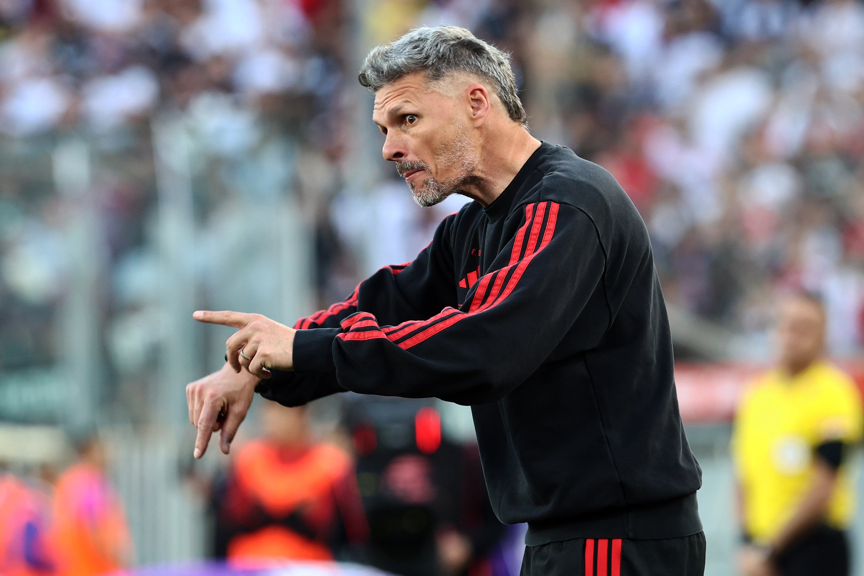 Director de Blanco y Negro aborda el eventual interés para que Fernando Ortiz llegue a La Roja: “Los buenos técnicos...”
