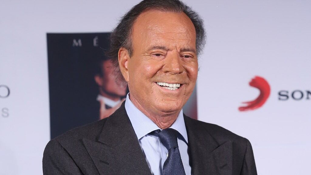 Fiscalía española respalda investigar a Julio Iglesias por presuntas agresiones sexuales
