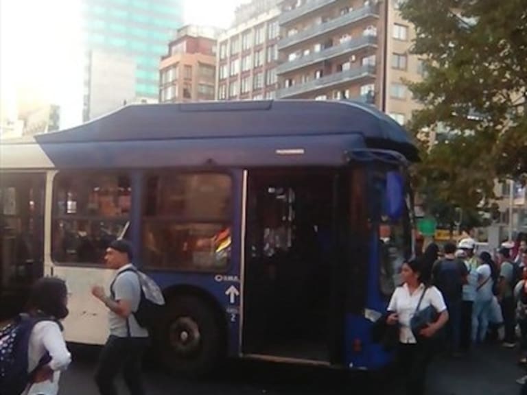 Atropello en Santa Rosa con Alameda genera congestión en el centro de Santiago