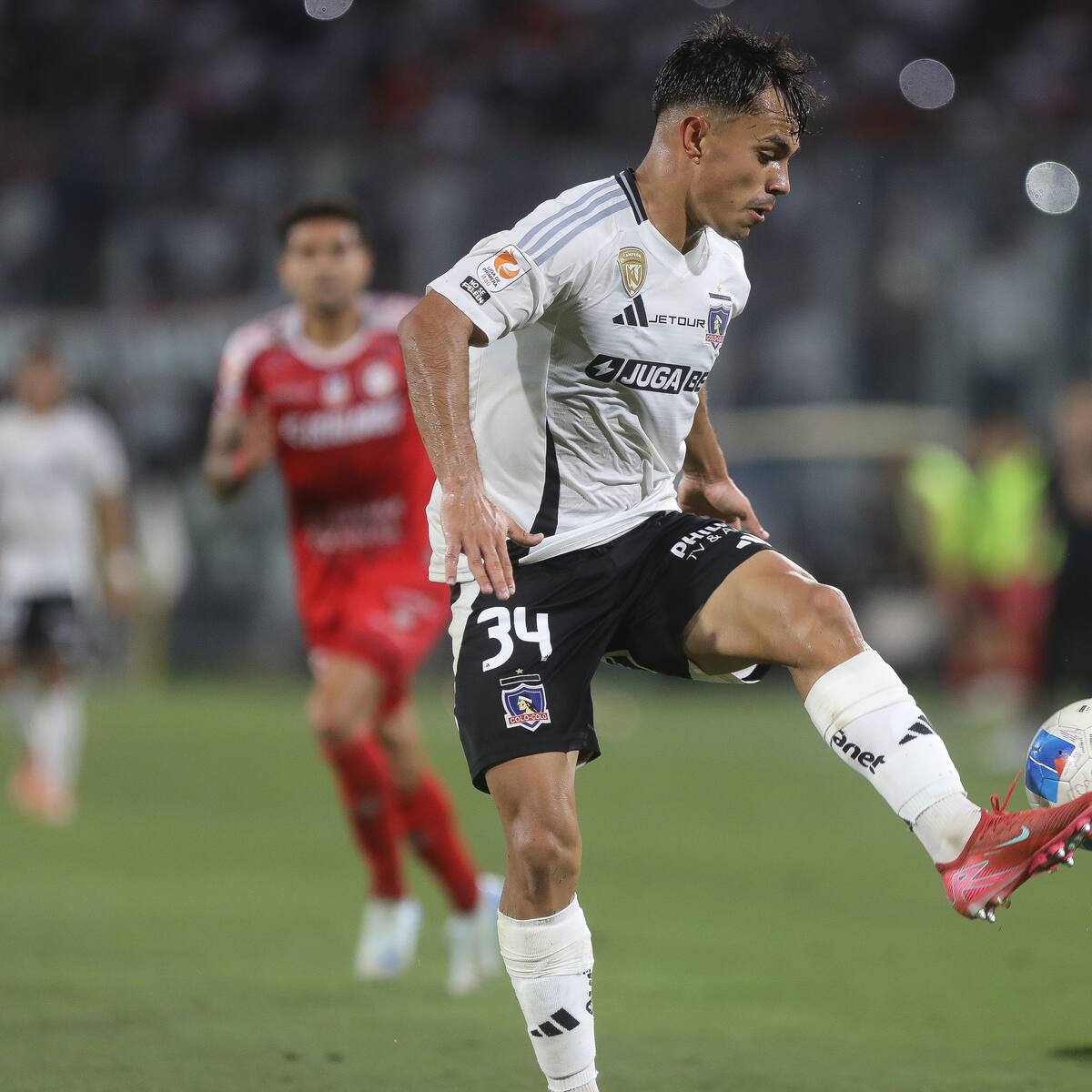Alerta en Macul: Vicente Pizarro podría dejar Colo Colo para reemplazar a otro chileno en un gigante de América