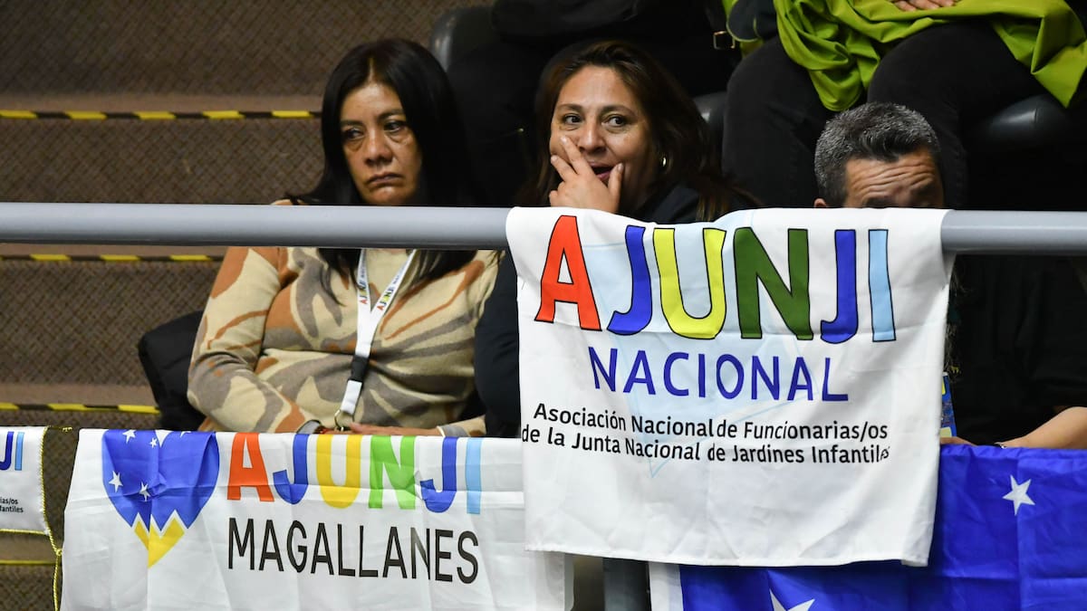 Suspenden sesión en el Congreso tras intensas manifestaciones