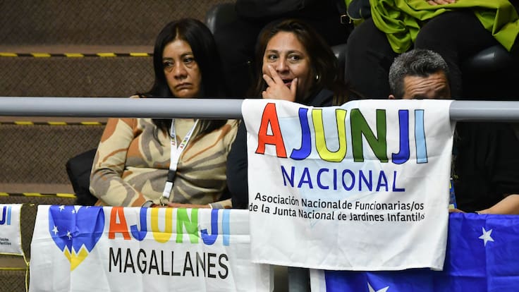 Suspenden sesión en el Congreso tras intensas manifestaciones