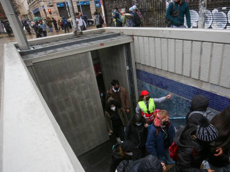 Metro se ve obligado a cerrar estaciones de manera intermitente por segunda jornada