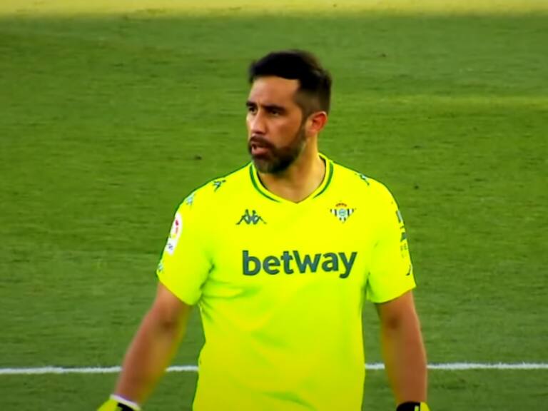 Claudio Bravo se lesionó en histórica clasificación del Betis a la siguiente ronda de la UEFA Europa League