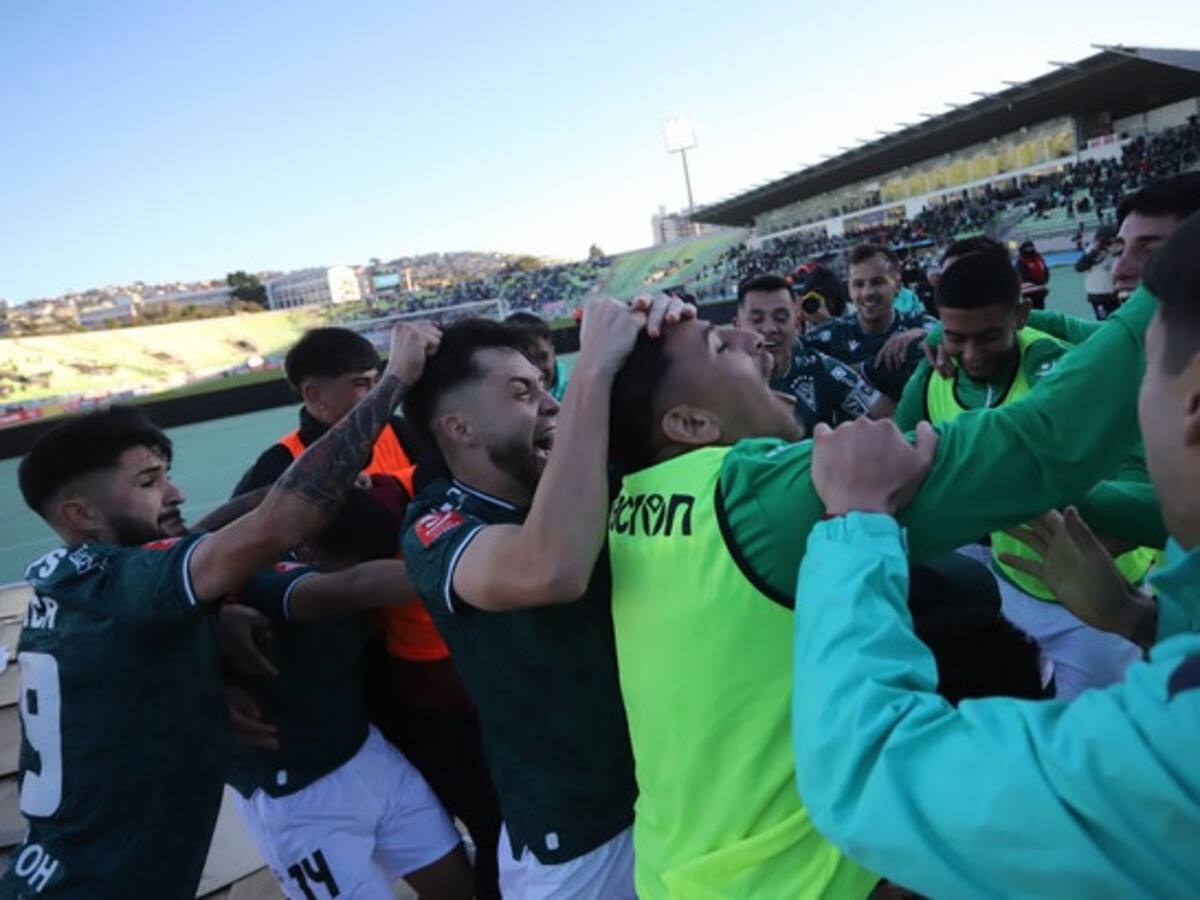 Wanderers se agiganta en el último minuto ante una UC que se llenó de expulsiones por los cuartos de Copa Chile