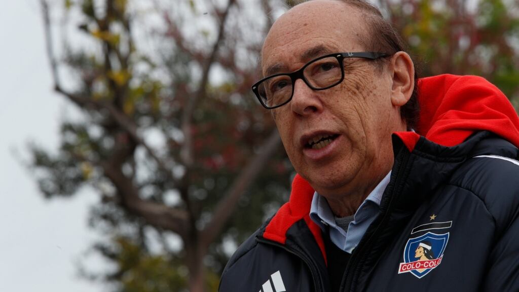 Alfredo Stöhwing y la opción de que Gustavo Quinteros dirija a La Roja: "Sigue siendo el DT de Colo Colo"