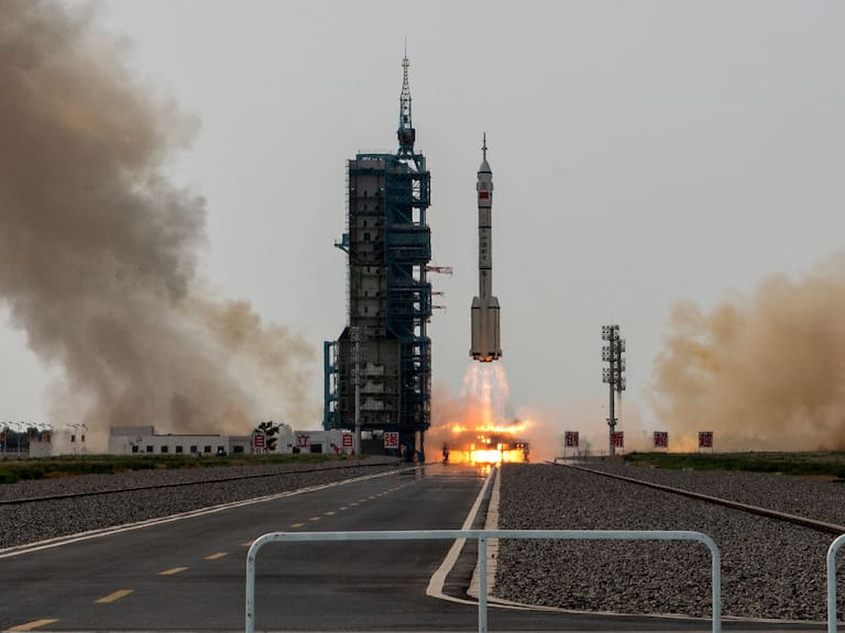 La nave Shenzhou-16 despega desde China hacia su estación espacial