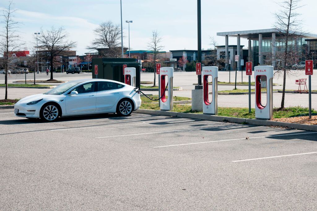 Un centro de carga para autos eléctricos en Springfield (Virginia)