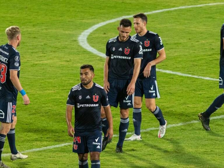 10 DE MARZO DE 2021/SANTIAGOJugadores de Universidad de Chile y San Lorenzo al terminar el partido, durante el partido de ida valido por la fase dos de la Copa Libertadores 2021, entre Universidad de Chile y San Lorenzo, disputado en el Estadio Nacional.
FOTO: SEBASTIAN ORIA/AGENCIAUNO