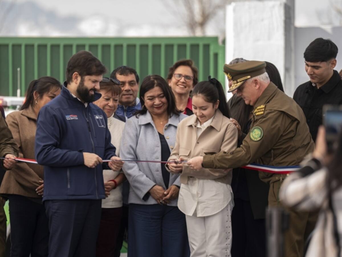 Presidente Boric inaugura nueva tenencia de Carabineros en La Pintana: “La delincuencia no se combate con palabras altisonantes”