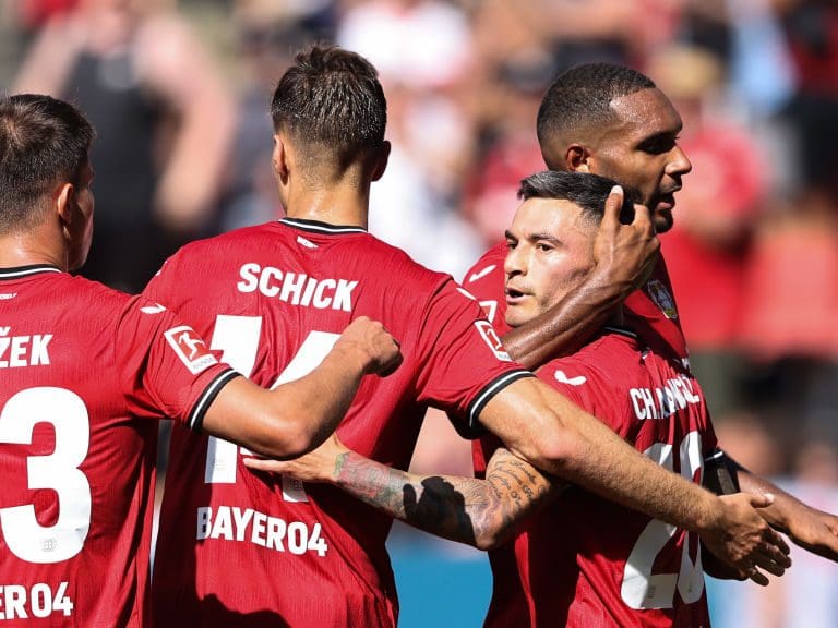 Charles Aránguiz marca un golazo pero no evita derrota del Leverkusen
