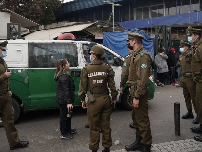 Carabineros realiza copamiento en barrio Meiggs tras desalojo del comercio ambulante