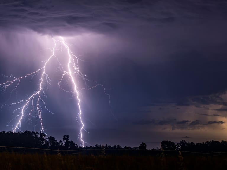 Podrían durar hasta tres días: Meteorología emite aviso por tormentas eléctricas en dos regiones de Chile