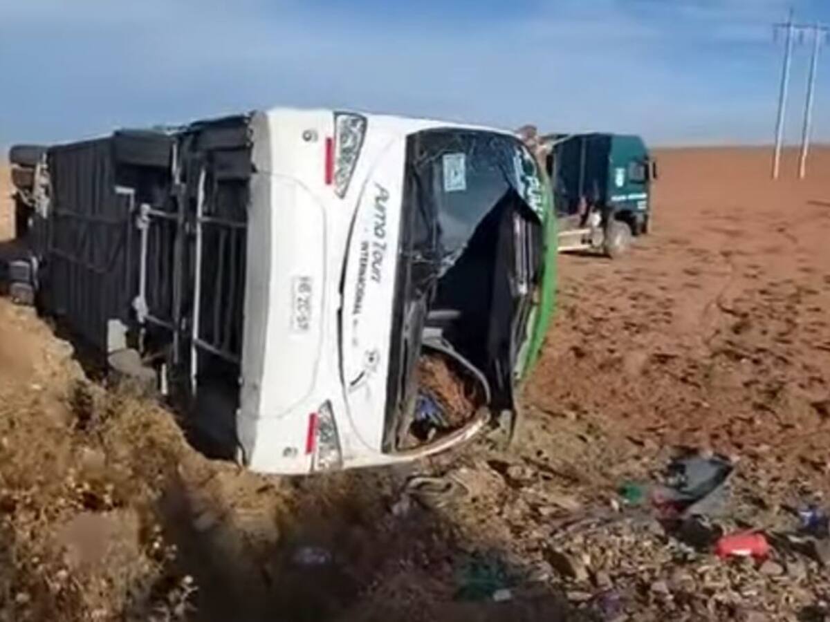 Bus de empresa chilena vuelca en Bolivia: hay nueve fallecidos y más de 20 heridos