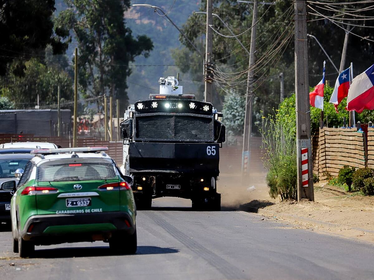 Alerta en desalojo de megatoma en San Antonio: carabineros son baleados durante operativo en Cerro Centinela