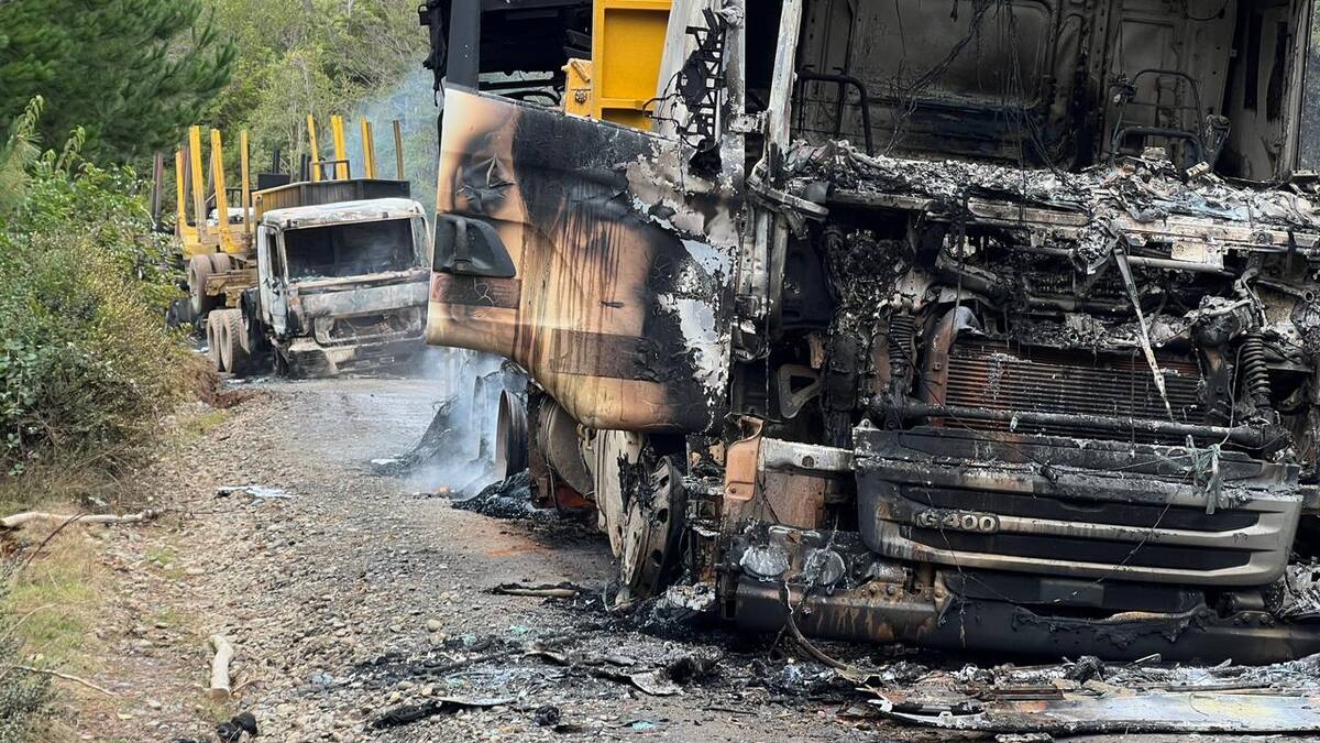 Dos ataques incendiarios dejan cuatro máquinas forestales destruidas en San Juan de la Costa