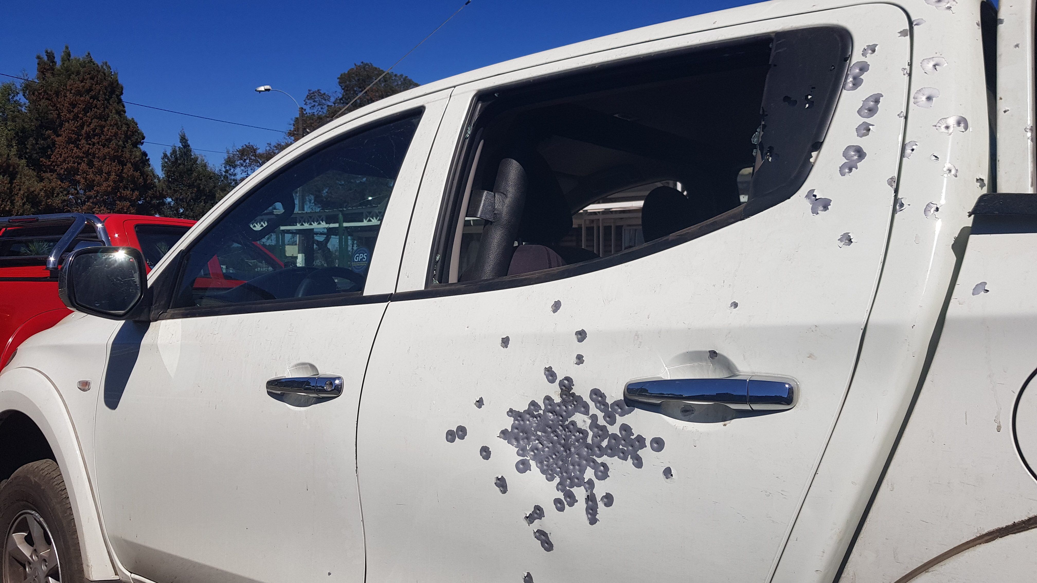camioneta equipo de prensa tvn en cañete