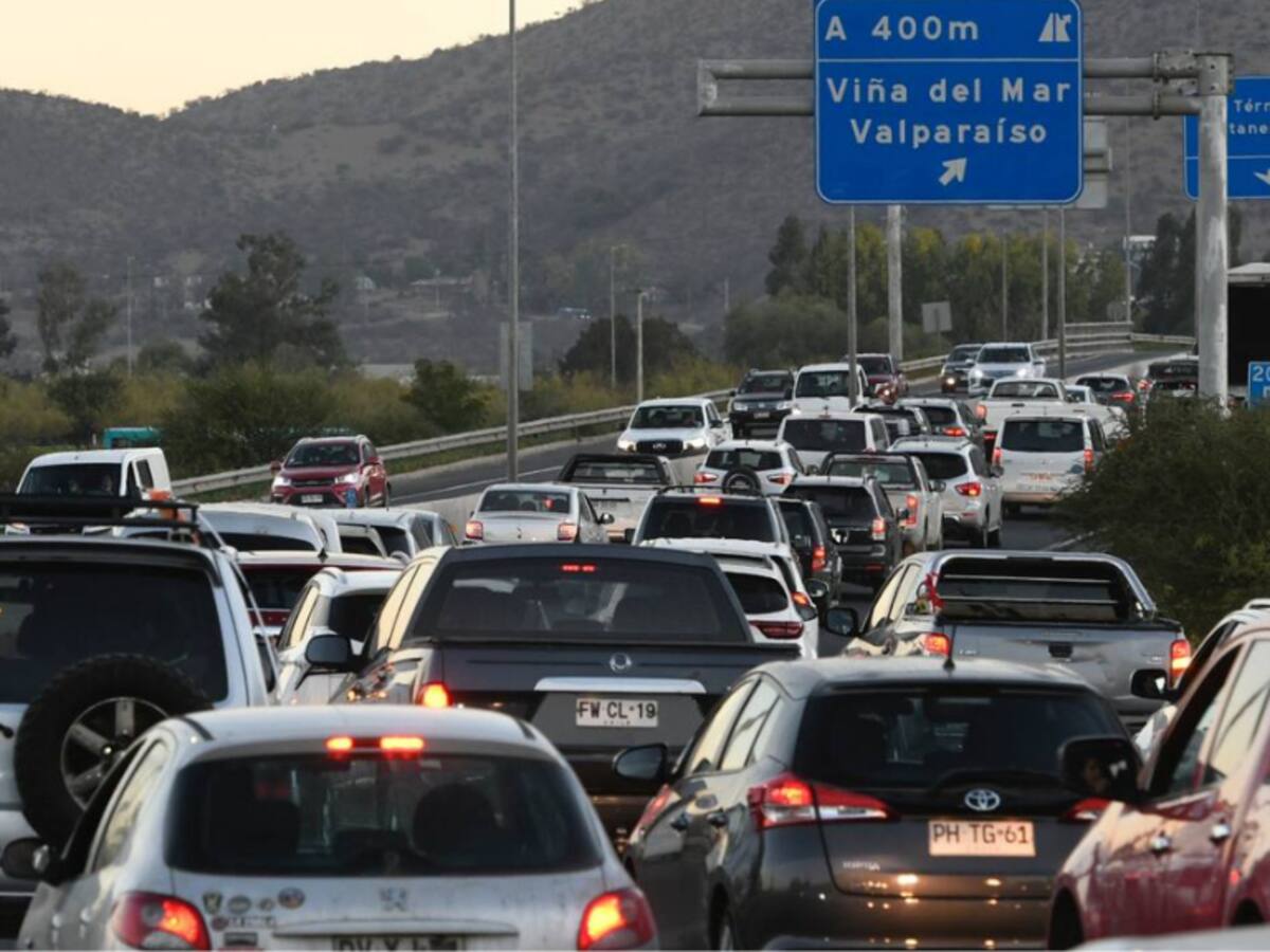 Balance de carreteras: 225 mil vehículos han salido de la región Metropolitana entre jueves y viernes santo